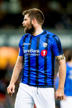 Morten Morisbak Skjønsberg of Stabæk with "Snåsamannen"