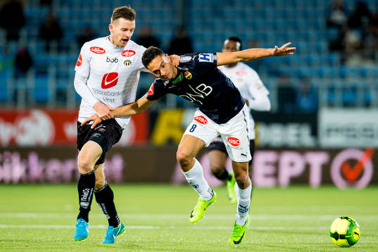 Bendik Bye of Sogndal and Bassel Jradi of Strømsgodset