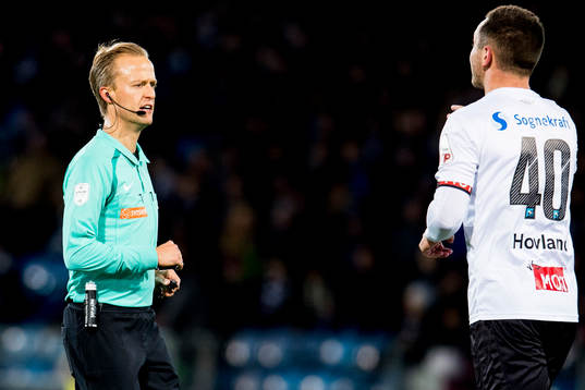 Referee Ola Hobber Nilsen talks to Even Hovland of Sogndal