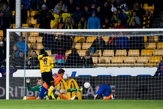 Ifeanyi Matthew of Lillestrøm scores 3-0