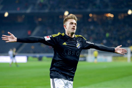 s Rasmus Lindkvist jublar