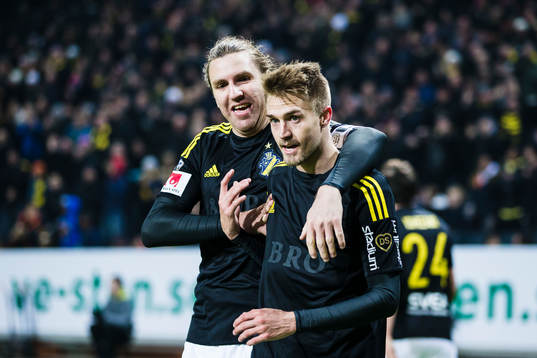 s Rasmus Lindkvist, med Daniel Sundgren initialer på