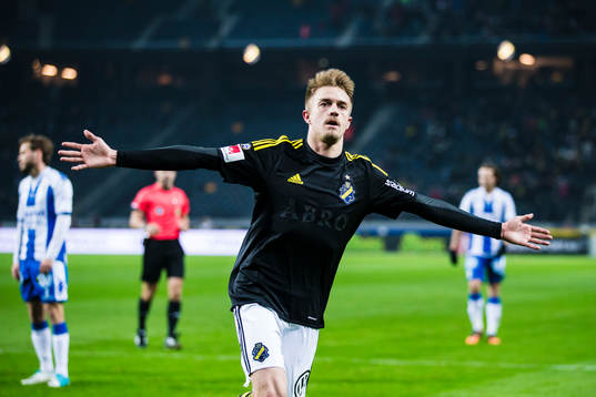 s Rasmus Lindkvist jublar