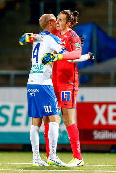 Norrköpings Andreas Johansson och målvakt David Mitov