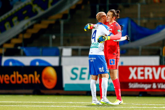 Norrköpings Andreas Johansson och målvakt David Mitov
