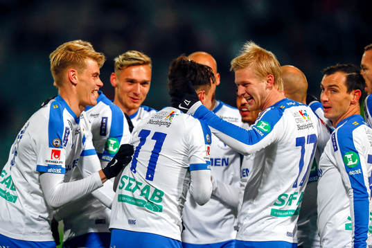 Norrköpings David Moberg Karlsson jublar med lagkamrater