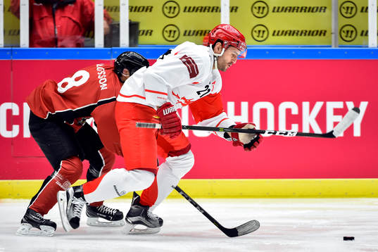 Johan Olofsson of Malmö Redhawks and Tomas Linhart of