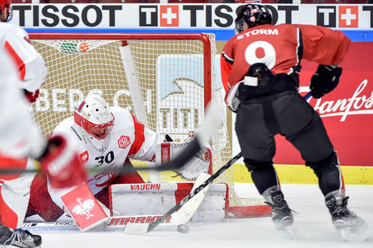 goalkeeper Simon Hrubec of Ocelari Trinec and Frederik