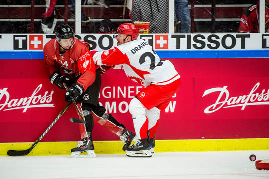 Carl-Johan Lerby of Malmö Redhawks and Vladimir Dravecky