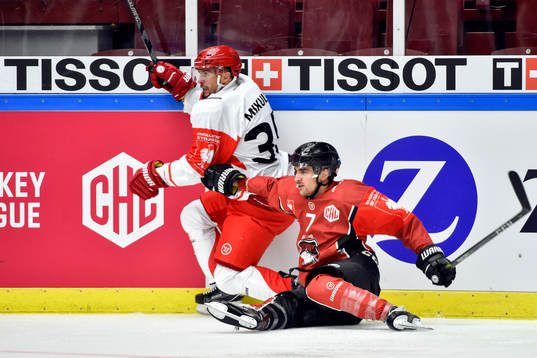Milan Mikulík of Ocelari Trinec and Nils Andersson of