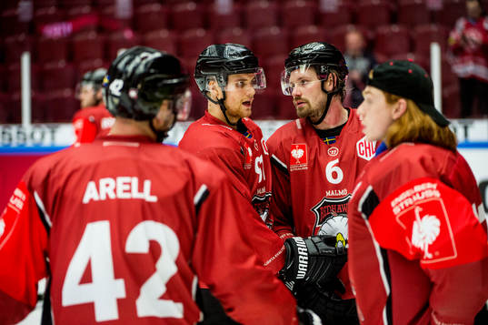 Max Görtz and Stefan Warg of Malmö Redhawks looks dejected