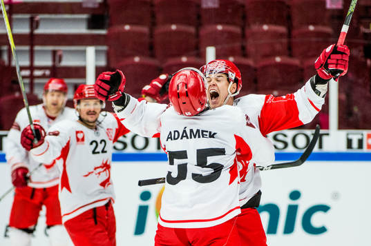 Aron Chmielewski of Ocelari Trinec celebrates with his
