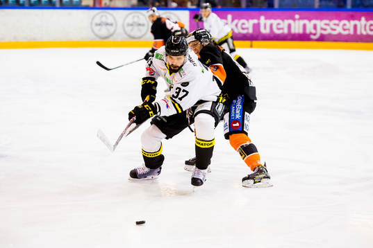 Villiam Weiby Strøm of Stavanger Oilers and Viktor