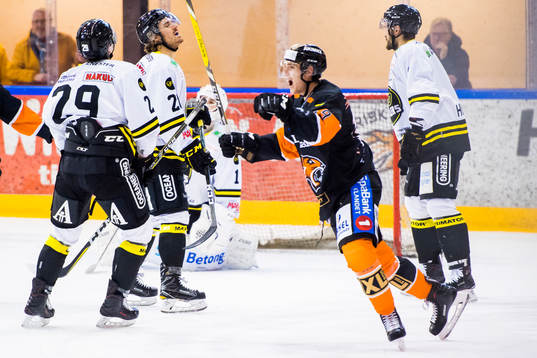 Curtis Jason Gedig, Kristian Forsberg, Goaltender Jakob