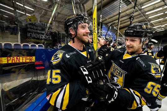 Panterns Sebastian Dyk och Nicklas Jadeland jublar