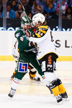 Frölundas Ryan Lasch och Skellefteås Jonathan Pudas