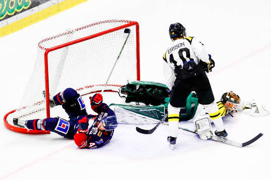 Linköpings Ken André Olimb och Brynäs Marcus Ersson och
