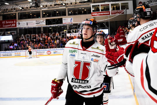 Örebros Gustav Backström jublar