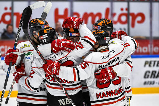 Örebros spelare jublar