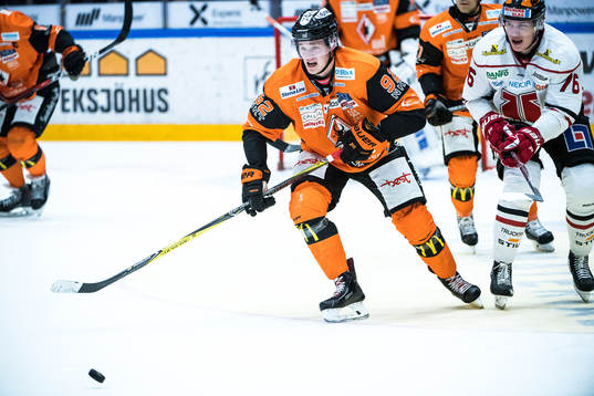 Karlskronas Henrik Törnqvist   och Örebros Jare Sallinen