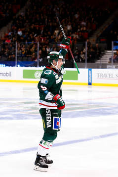 Frölundas Adam Almqvist jublar