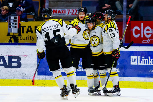Brynäs spelare jublar