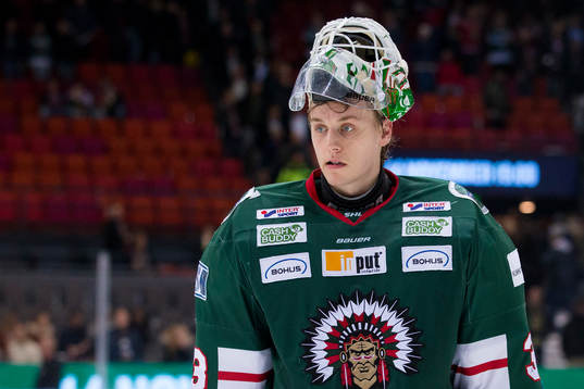 Frölundas målvakt Johan Mattsson deppar