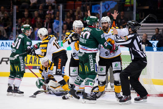 Frölundas Joel Lundqvist mot Skellefteås Morgan Ellis