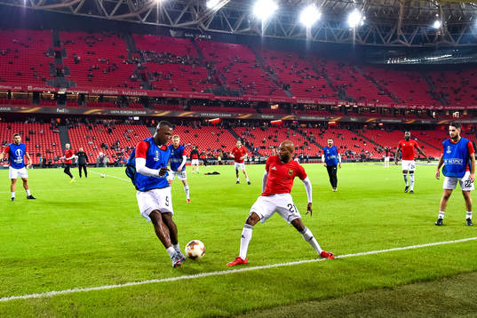 Östersunds Salisu Abdullahi Gero och Fouad Bachirou  före