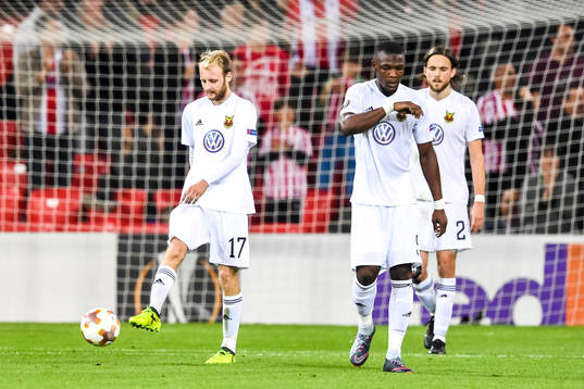 Östersunds Curtis Edwards och Salisu Abdullahi Gero  deppar