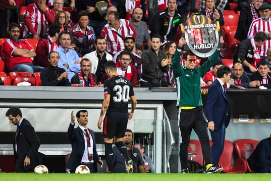 Athletic Bilbaos Unai Nunez lämnar planen