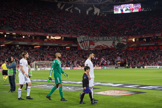Östersunds Tom Pettersson målvakt Aly Keita och Brwa