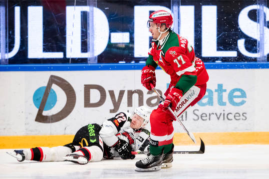 Moras Keaton Ellerby och Malmö Redhawks Lars Bryggman