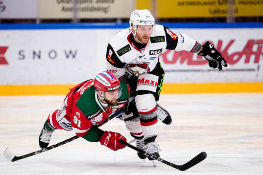Malmö Redhawks Frederik Storm  och Moras Jacob Lagacé