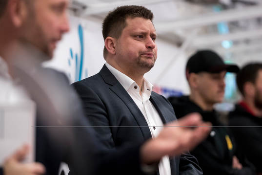 Moras tränare Mattias Karlin  i ishockeymatchen i SHL