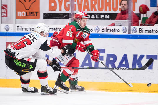 Malmö Redhawks Kim Rosdahl och Moras Michael Haga  i