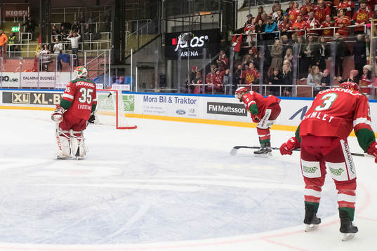 Moras målvakt Christian Engstrand och Steven Seigo och