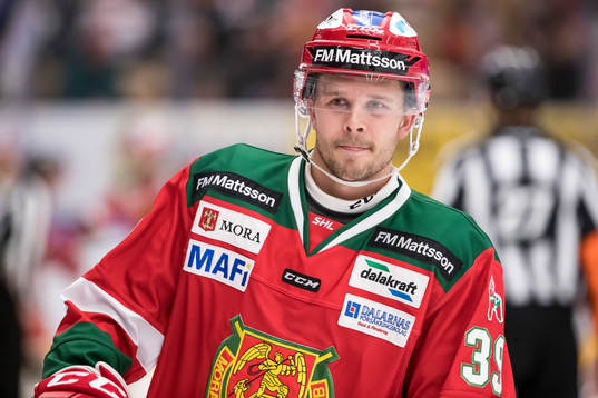 Moras Jacob Nilsson  i ishockeymatchen i SHL mellan Mora