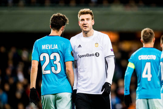 Miha Mevlja of Zenit and Nicklas Bendtner of Rosenborg