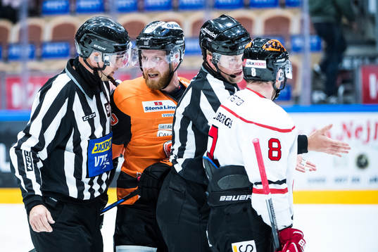 Karlskronas Joachim Rohdin  och Örebros Tyson Spink  i