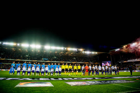 The two teams line up