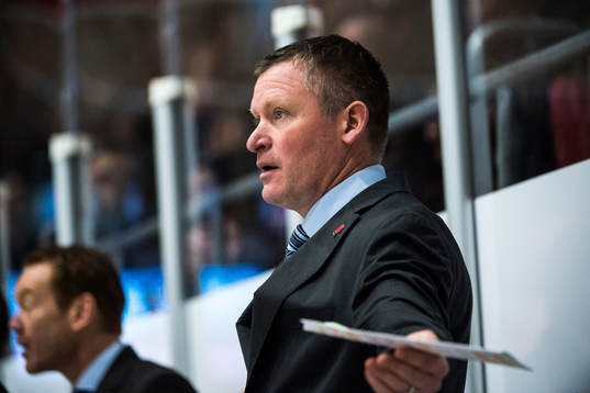 Örebros tränare Niklas Sundblad reagerar