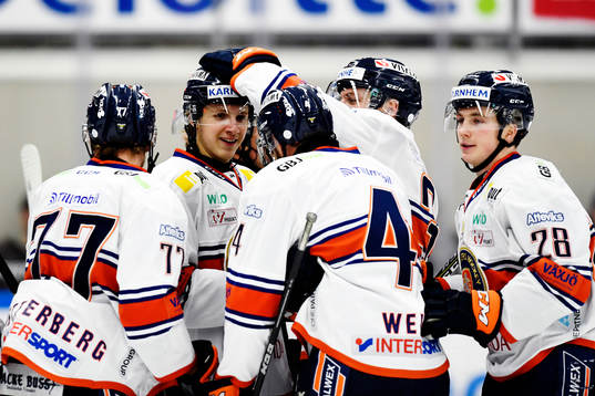 Växjös Noah Welch jublar med lagkamrater