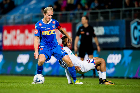 Lars Grorud of Sandefjord and Chidera Ejuke of Vålerenga