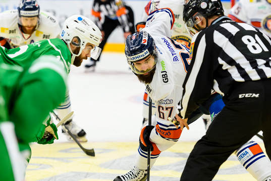 Rögles Jack Connolly och Växjös Linus Fröberg tekar