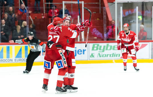 Timrås Jonathan Dahlen jublar
