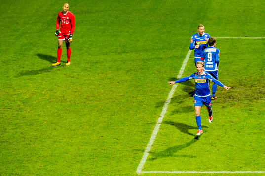 Bläddra bland fler bilder av Football, Eliteserien, Sandefjord - Vålerenga