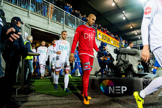 Goalkeeper Adam Larsen Kwarasey of Vålerenga enters the
