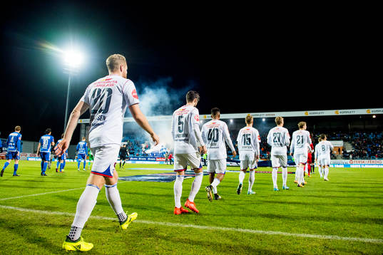 Henrik Kjelsrud Johansen of Vålerenga enters the pitch