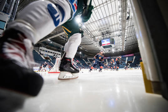 Djurgårdens spelare värme upp på Hovet